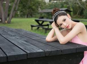青豆客 – 睡衣套图：施忆佳Kitty酱最懒惰，却又最美的一面。