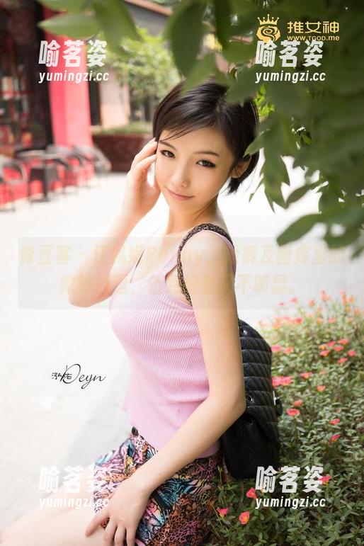 青豆客 - 汪佩妮Penny，短裤及图库里的微妙挑逗，恰到好处又不明显。