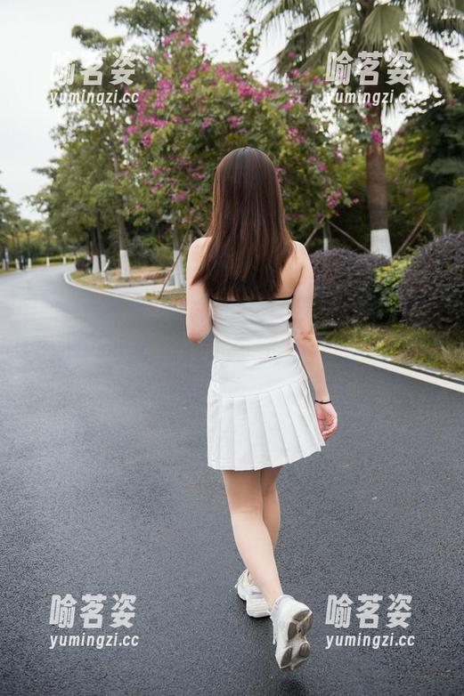 魔镜街拍-萌宝儿 魔镜街拍 - Come!看萌宝儿在商业广场哈哈镜对峙包臀裙的时刻——最新更新哦!