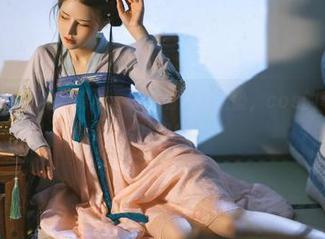 鹿八岁baby的宅家奇谈：别小看这排坐垫，cos的奇迹就在图片里！